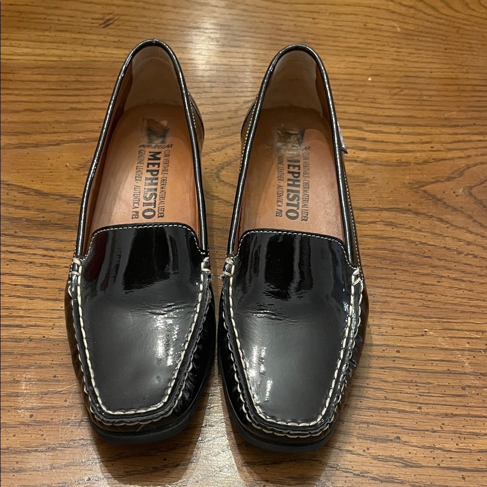 Mephisto Shiny Black Patent Leather Loafers with White‎ Stitching, size 8